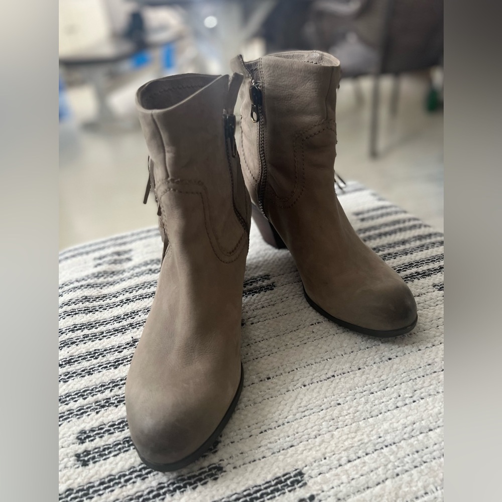 New , never worn display shoes !